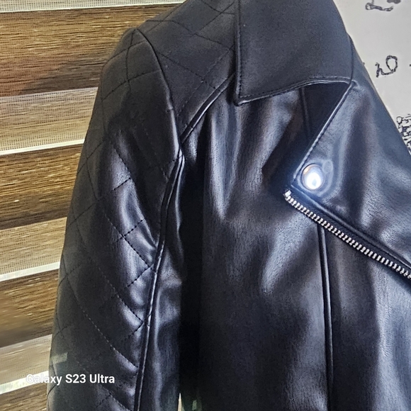 Women's Black Quilted Leather Biker Jacket - Picture 3 of 7